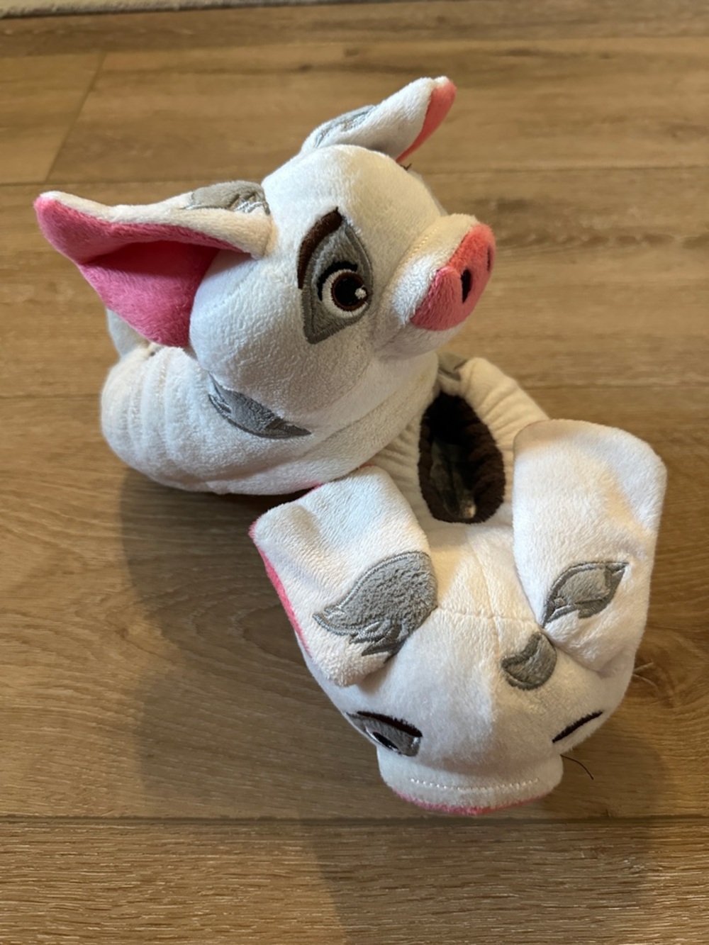 Disney White and Pink Pua Plush Kids Slippers - size 7 / 8